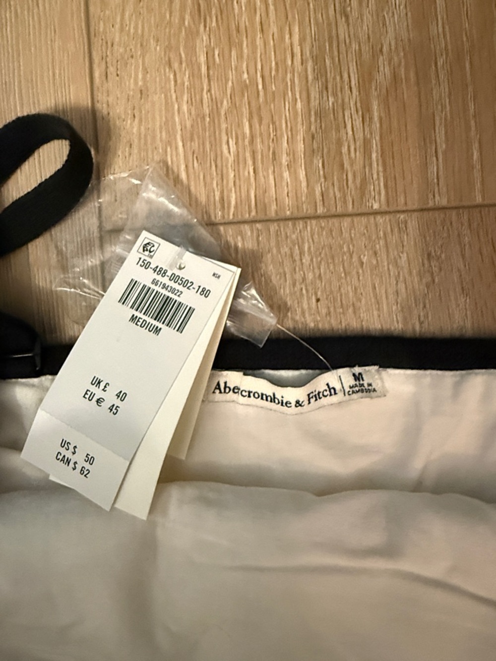 Abercrombie & Fitch White Top with Black Trim Detail - Picture 2 of 6